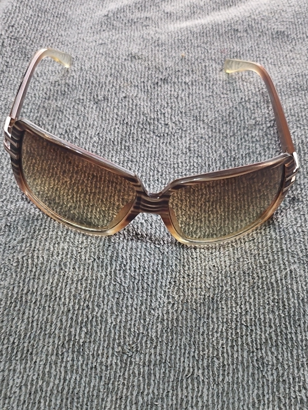 Daisy Fuentez Designer Women's Brown Gradient Shield Sunglasses - Unbranded